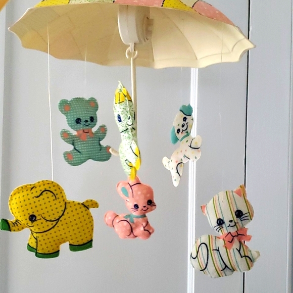 VTG Nursery Musical Mobile Crib Mount Or Wall Toy Decor Baby Elephant Kitty Pup - Picture 3 of 16